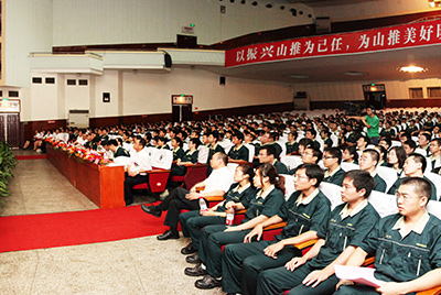 作為推動(dòng)企業(yè)加快發(fā)展三大平臺(tái)之一的人力資源管理提升工作，將是當(dāng)前和今后一段時(shí)期山推股份人力資源管理的首要任務(wù)。