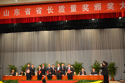 1月11日，山東省第三屆省長質(zhì)量獎(jiǎng)表彰大會(huì)在山東省政府禮堂召開。