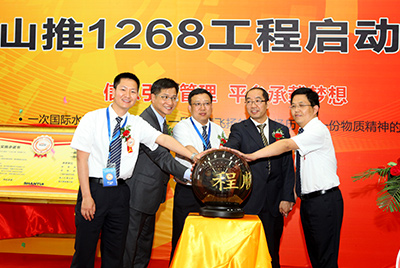 2011年山推信息化建設(shè)有三件大事：ERP、PDM、呼叫中心，其中ERP為核心，PDM是基礎(chǔ)，呼叫中心為方式之一。